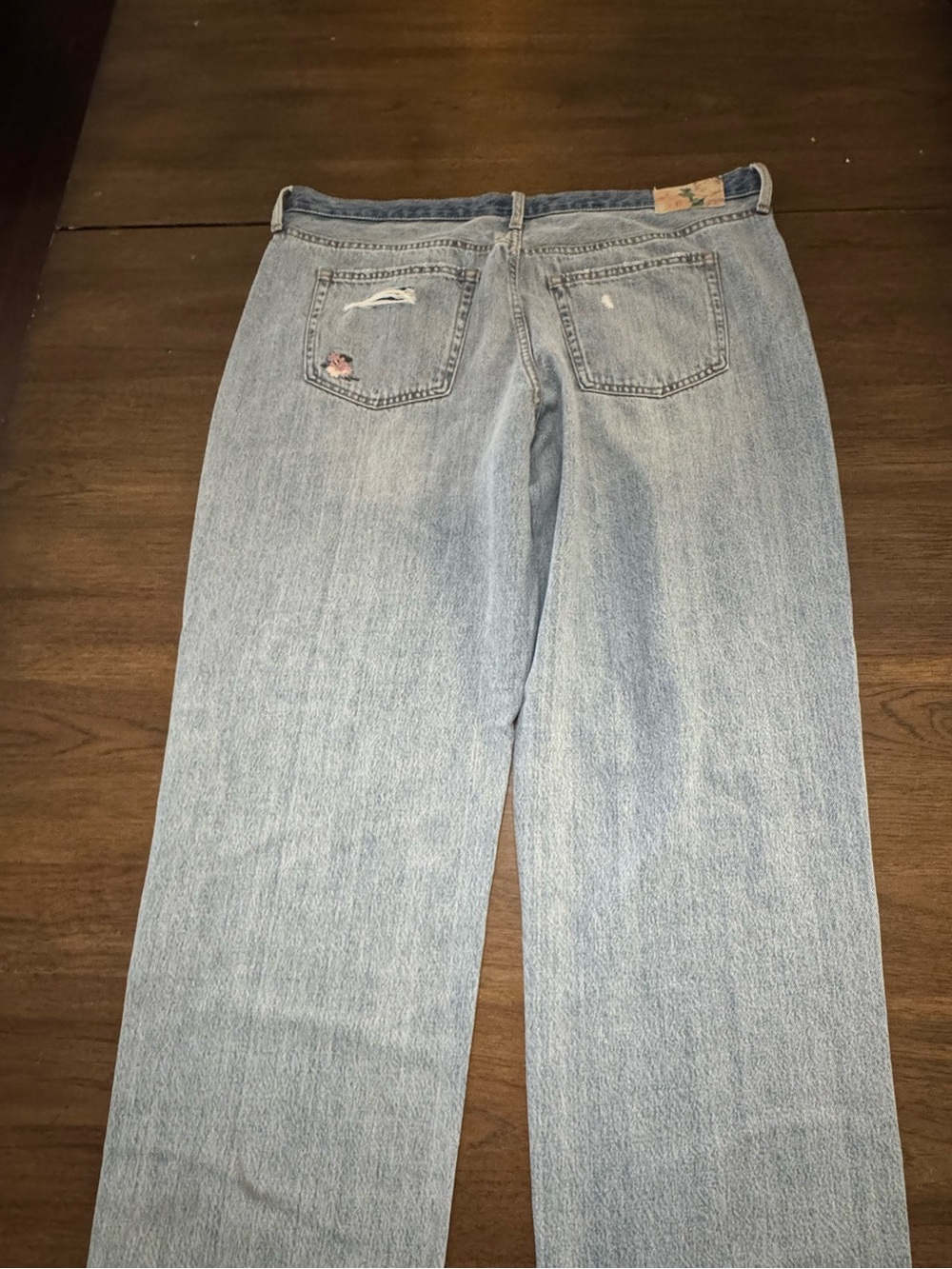 Universal Thread Light Blue Ripped Relaxed Jeans - Picture 5 of 7